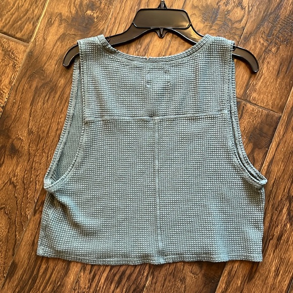 NWOT! Offline by Aerie crop top, size medium - Picture 11 of 14